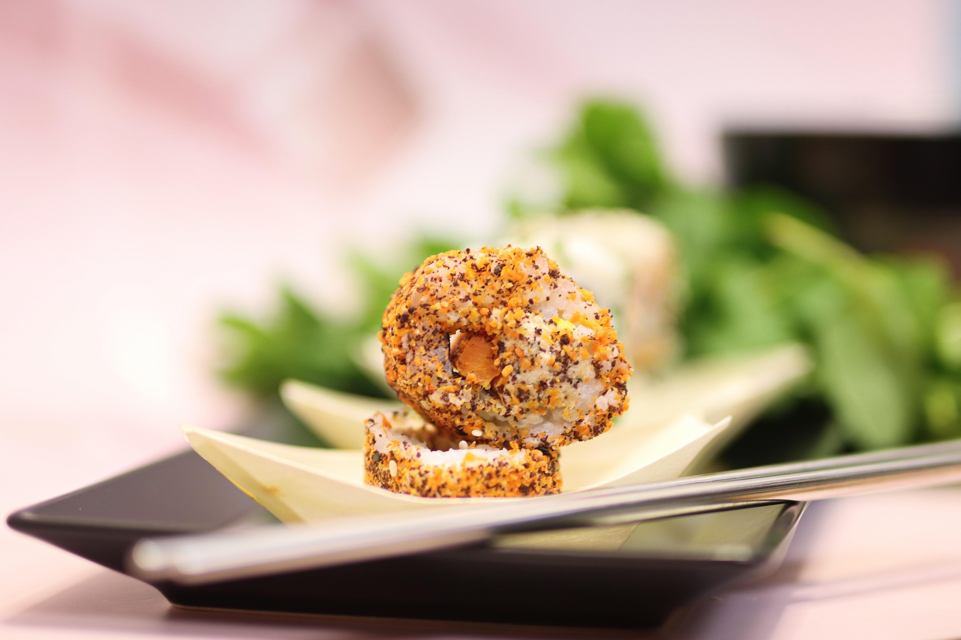 Tobiko Golden Roll